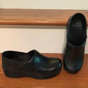 Black tooled leather Dansko Clogs size 37